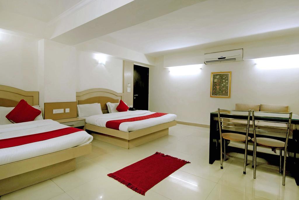 Hotel Durga International New Delhi Room photo